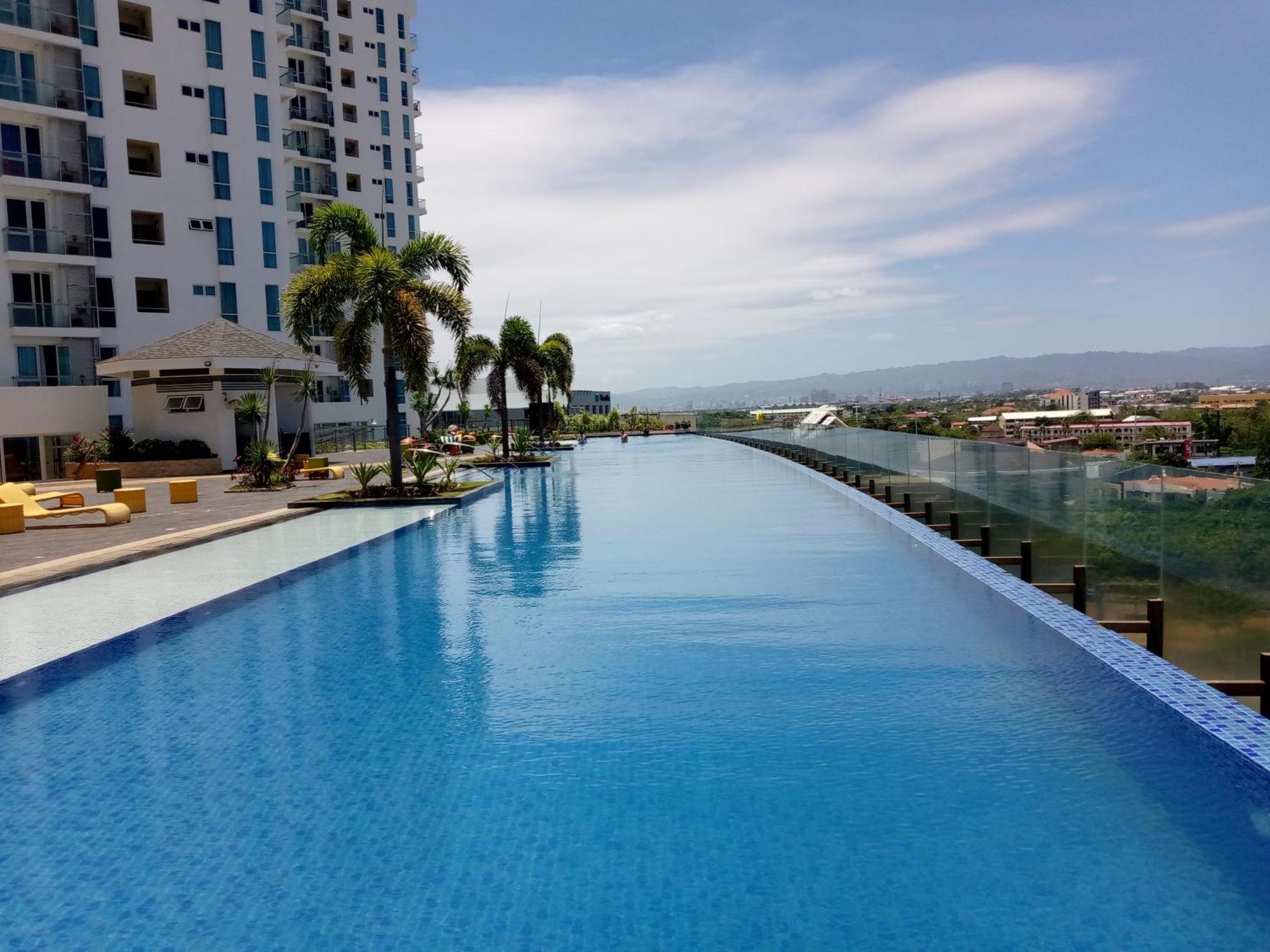 Mactan Newtown 8 Boulevard Deluxe Punta Engaño Eksteriør billede