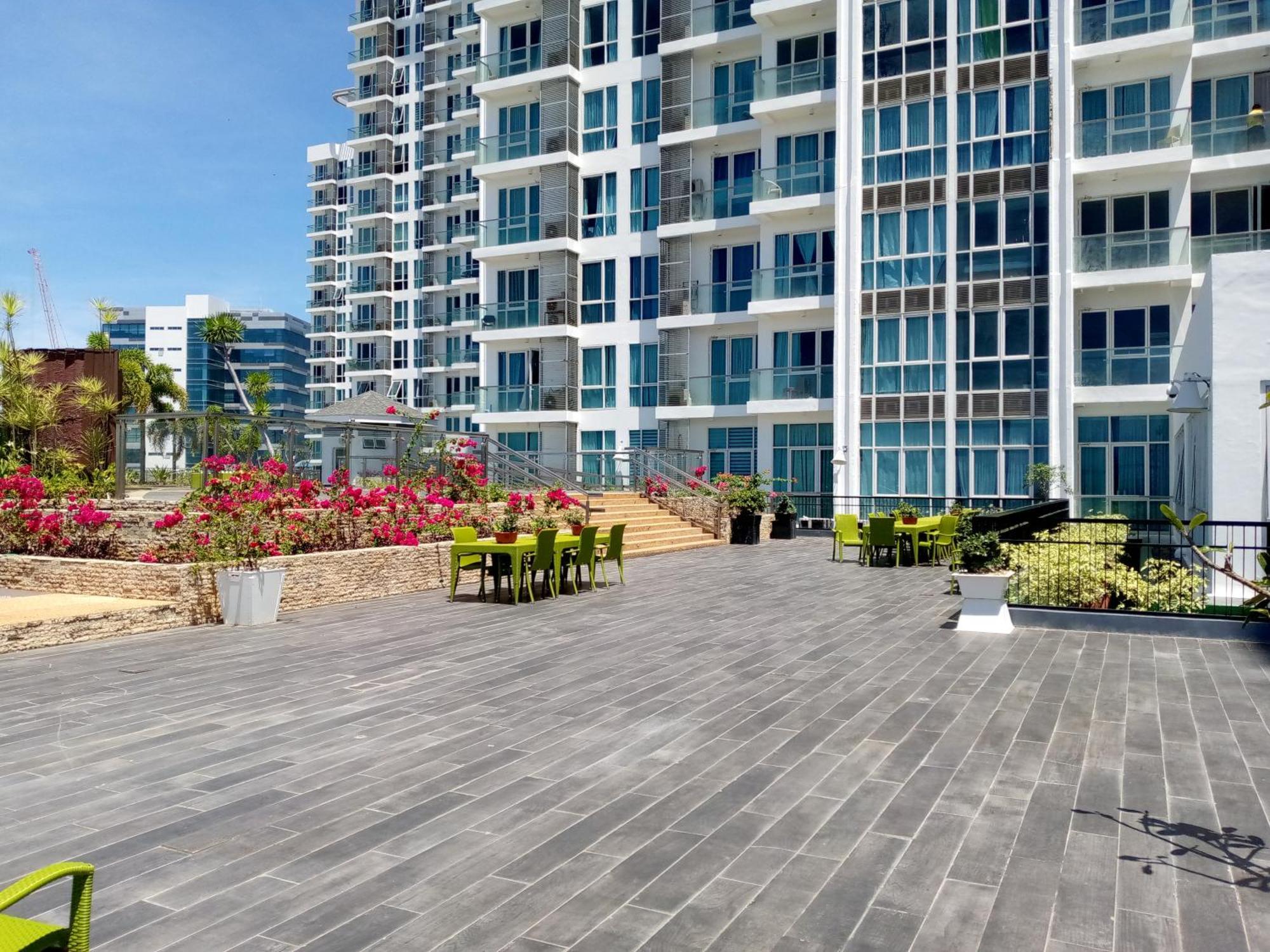 Mactan Newtown 8 Boulevard Deluxe Punta Engaño Eksteriør billede
