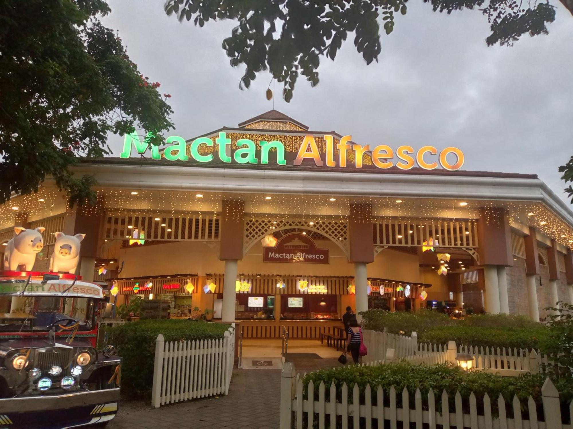Mactan Newtown 8 Boulevard Deluxe Punta Engaño Eksteriør billede