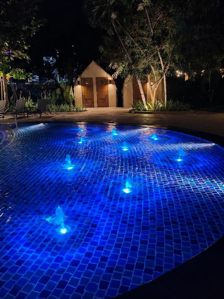 Mactan Newtown 8 Boulevard Deluxe Punta Engaño Eksteriør billede
